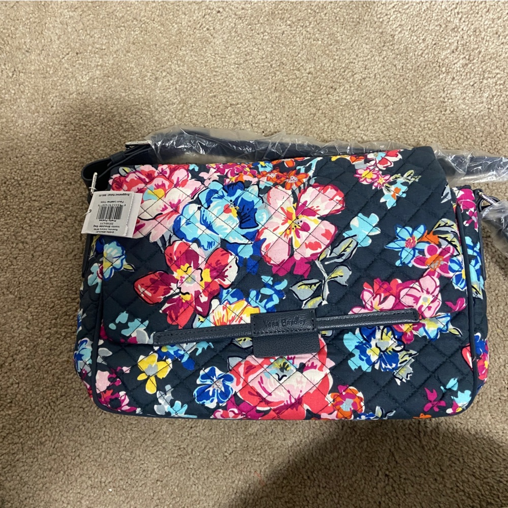 Vera bradley iconic shoulder bag in Pretty Poises